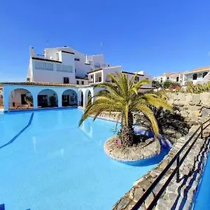 Right By The Pool Area In Capistrano Village! Apartamento Nerja